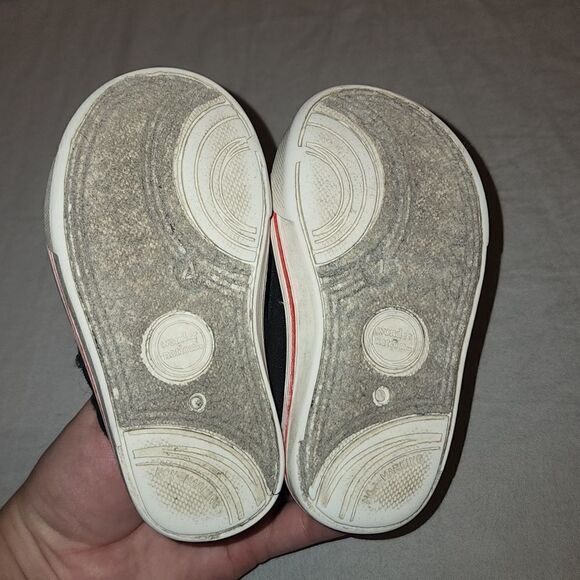 🏖 Infant Baby Boy Toddler Shoe Size High Tops Monster Size 4 - Picture 2 of 3